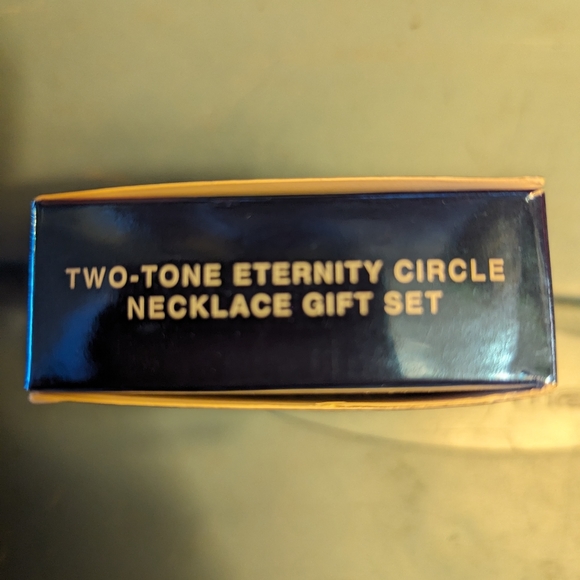 Avon two-tone eternity circle necklace set - Picture 3 of 4